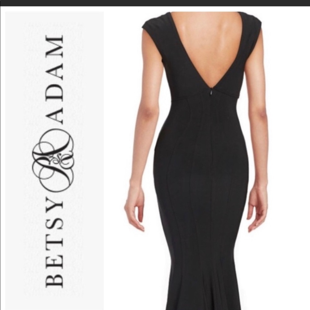 Betsy & Adam® Mermaid Gown
NWT/NEW